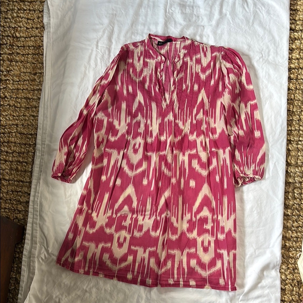 Shiraleah Pink and White Graphic Blouse with 3/4 Sleeves